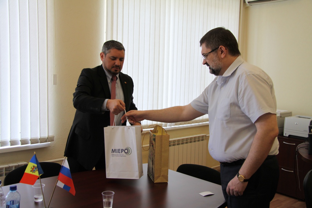 Посол республики Молдова посетил ВолГУ (2).JPG